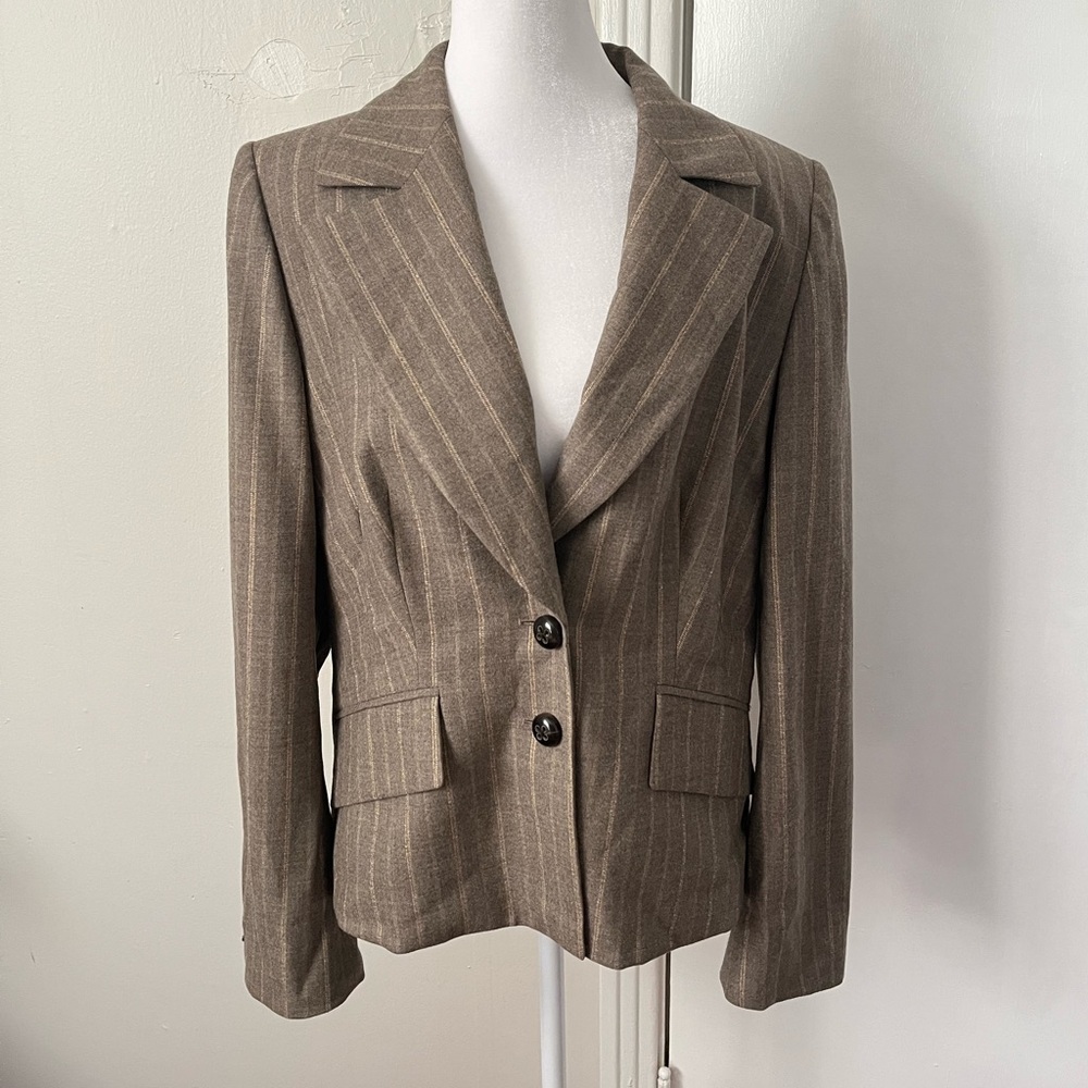 Escada Womens Blazer Sz 42 Beige Pinstripe Wool Long Sleeve Career Jacket